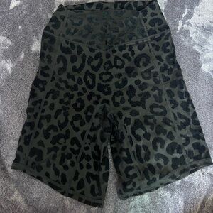 BALANCE ATHLETICA/VITALITY Velvet Cheetah Biker Shorts - SMALL
